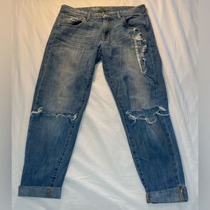 Women’s boyfriend cropped jeans, size 6/28 - Mossimo denim, so comfortable!